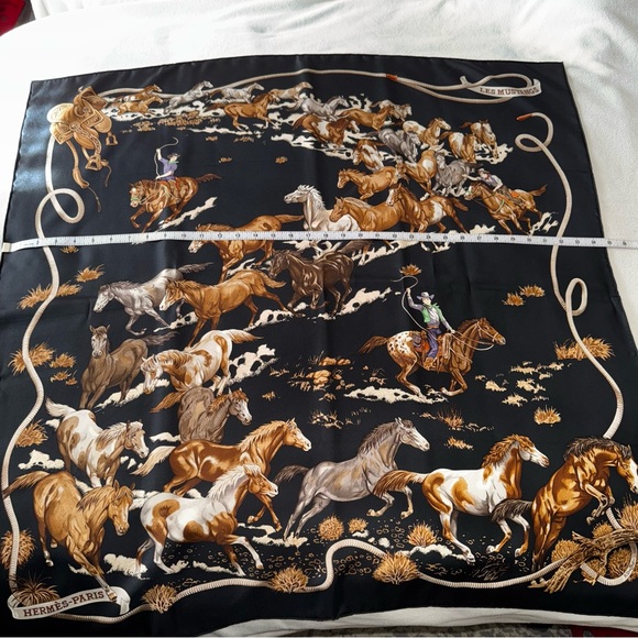 HERMES Le Mustangs Silk Scarf Vintage Equestrian Print STUNNING - Picture 6 of 12